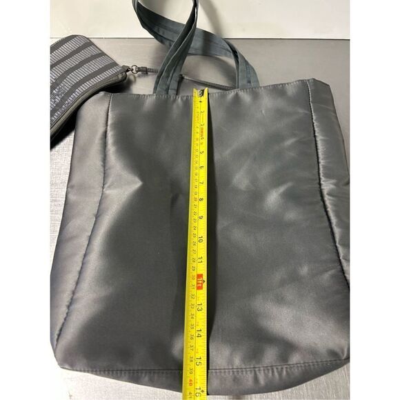 Bath & Body Works Gray Metallic Shoulder Tote Bag Sequins and Accessory Bag set. - Picture 5 of 6